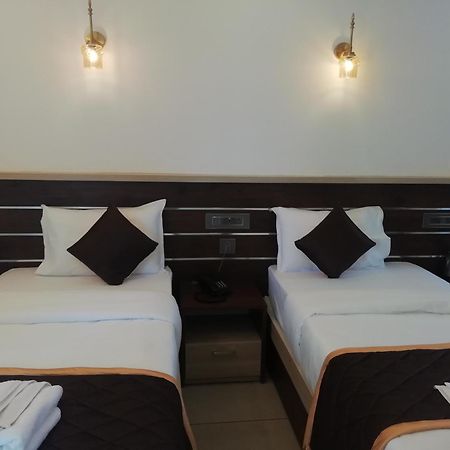 尼杜巴塞莱 Paul Residency酒店 外观 照片
