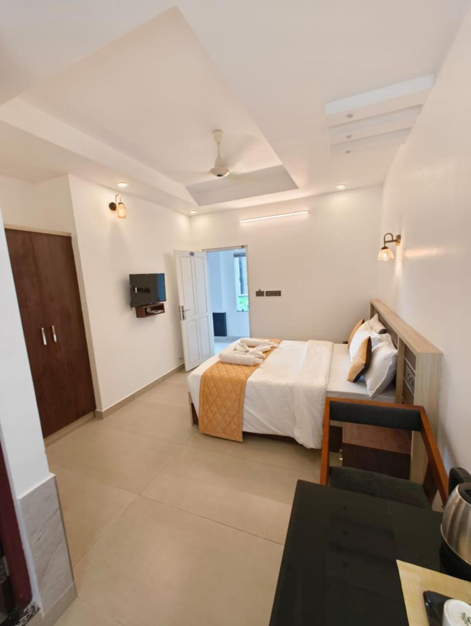 尼杜巴塞莱 Paul Residency酒店 外观 照片