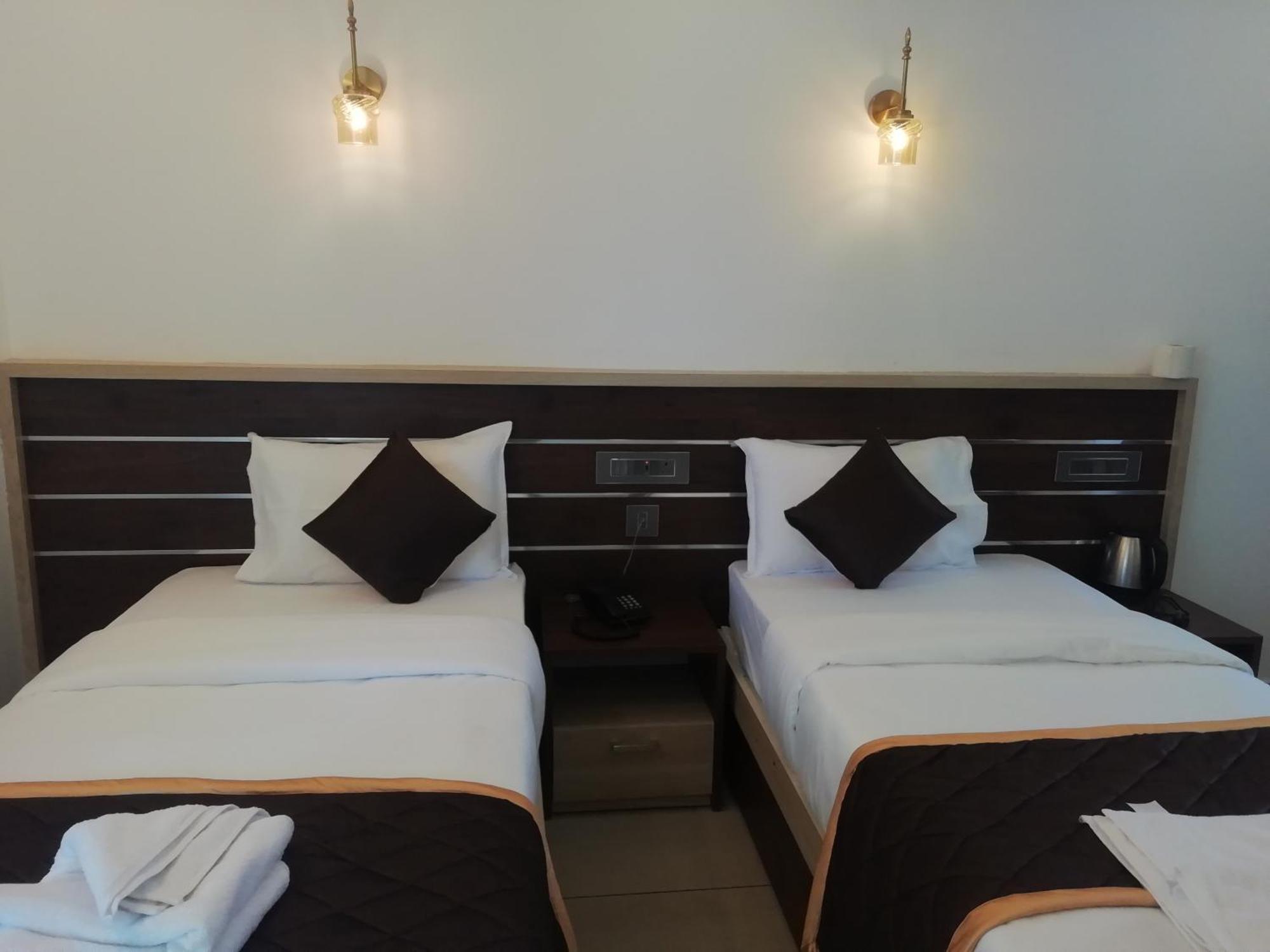 尼杜巴塞莱 Paul Residency酒店 外观 照片