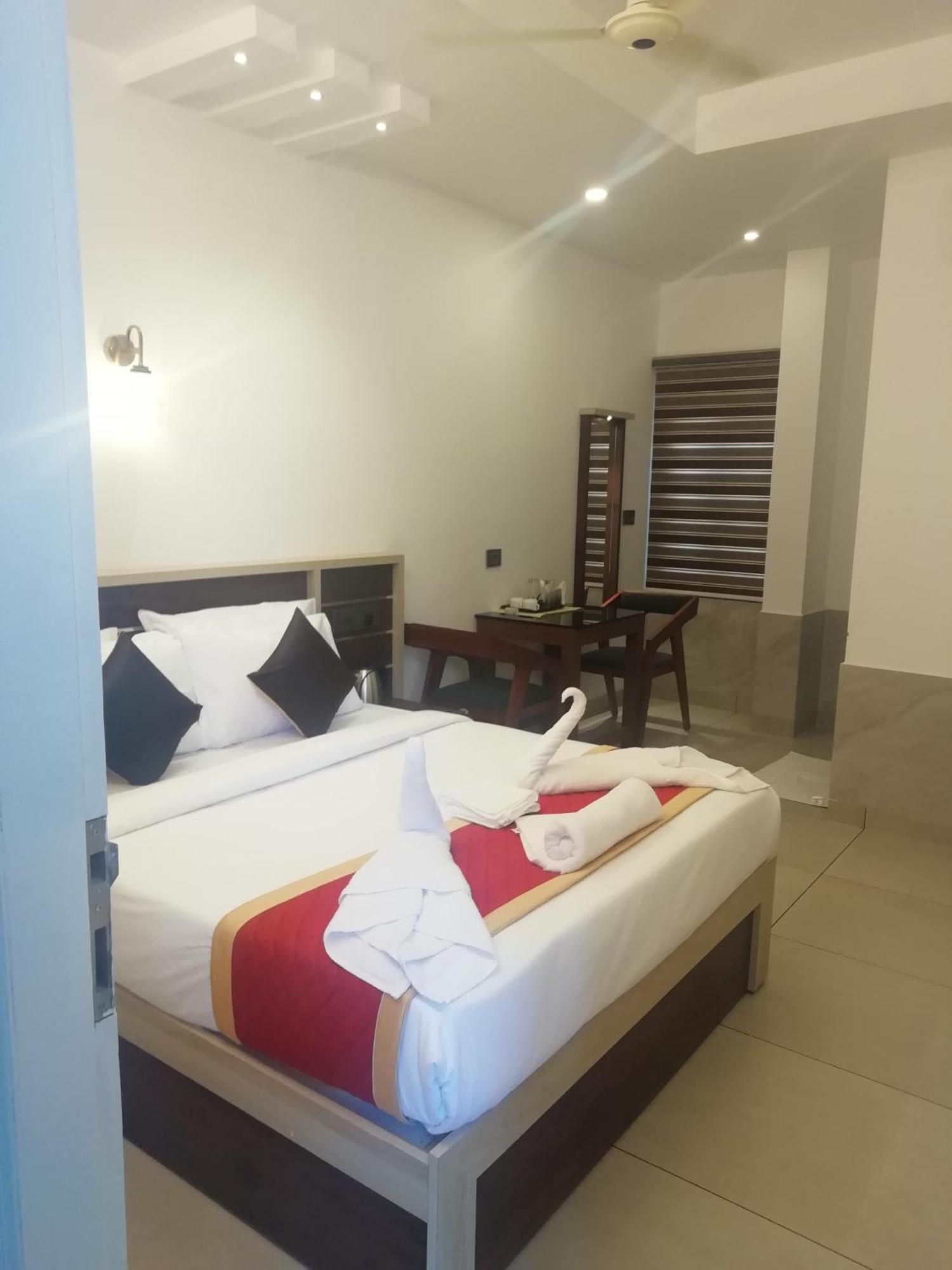 尼杜巴塞莱 Paul Residency酒店 外观 照片