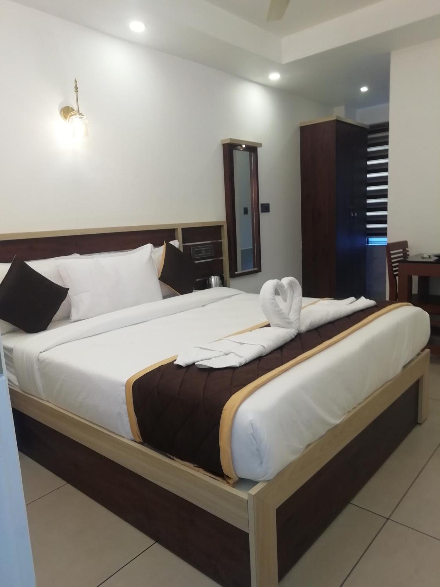 尼杜巴塞莱 Paul Residency酒店 外观 照片